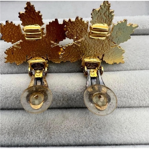 Chanel Vintage Snowflake Gold Clip-on Earrings - Picture 6 of 8